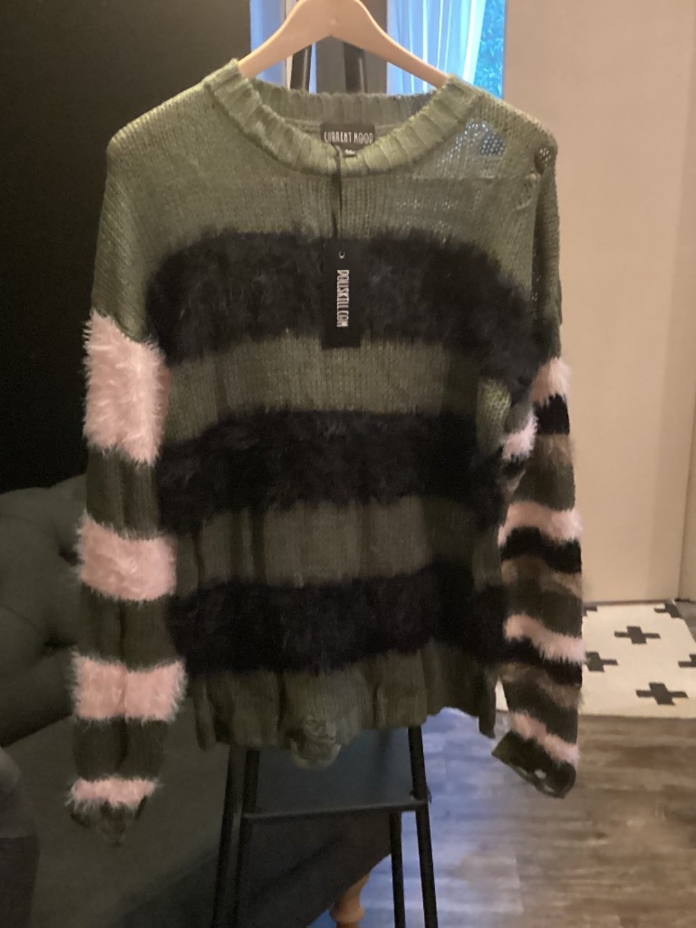 Current Mood in size med green and black